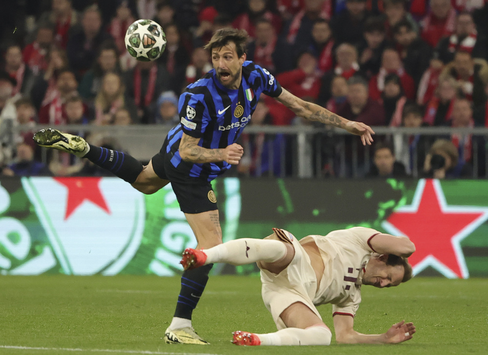 世欧预半场：瓦尔加凌空世界波，匈牙利暂2-1爱尔兰（半场战报：瓦尔加凌空抽射破门，匈牙利暂以2-1领先爱尔兰）