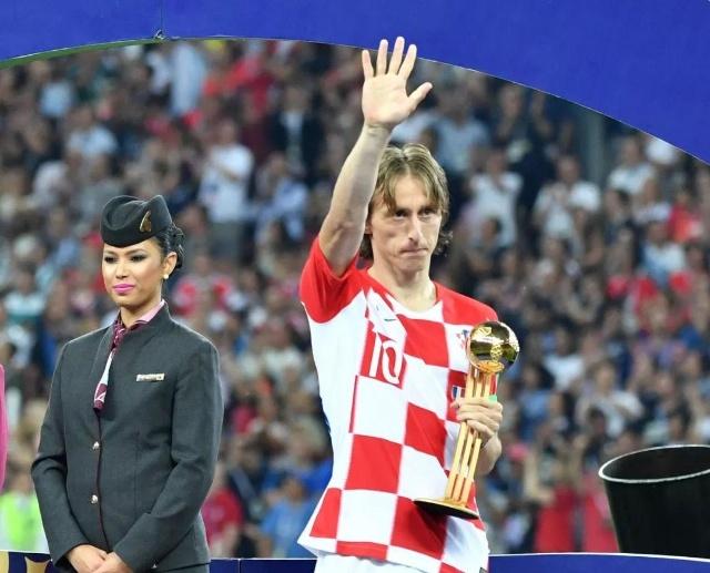 斯洛特：这点球在英超可能不会判；萨拉赫？今晚属于在场球员（斯洛特：这种点球在英超或不会被判；谈萨拉赫：今晚属于在场球员）