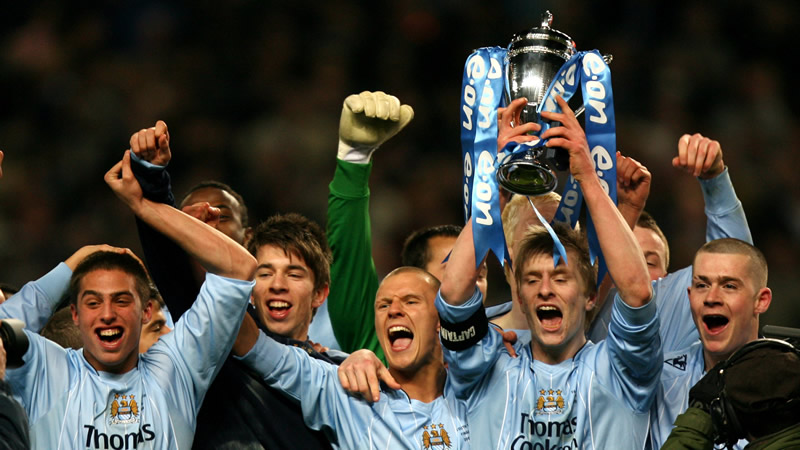 英超-曼联4-4伯恩茅斯，塔韦尼耶B费任意球对轰，曼联三度领先均被扳平（英超：曼联4-4平伯恩茅斯，塔韦尼耶与B费任意球互飙，三度领先皆被追平）