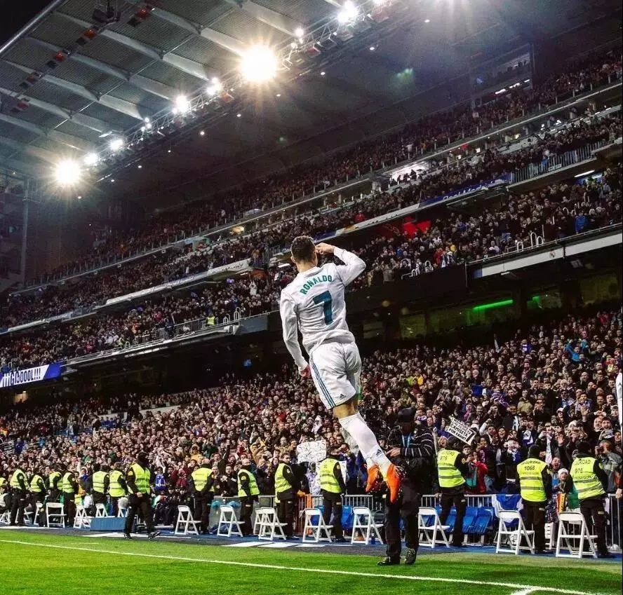 阿尔贝托：当时接到拉齐奥电话后，只考虑了五分钟就决定加盟（阿尔贝托：接到拉齐奥来电后，我仅用5分钟便拍板加盟）