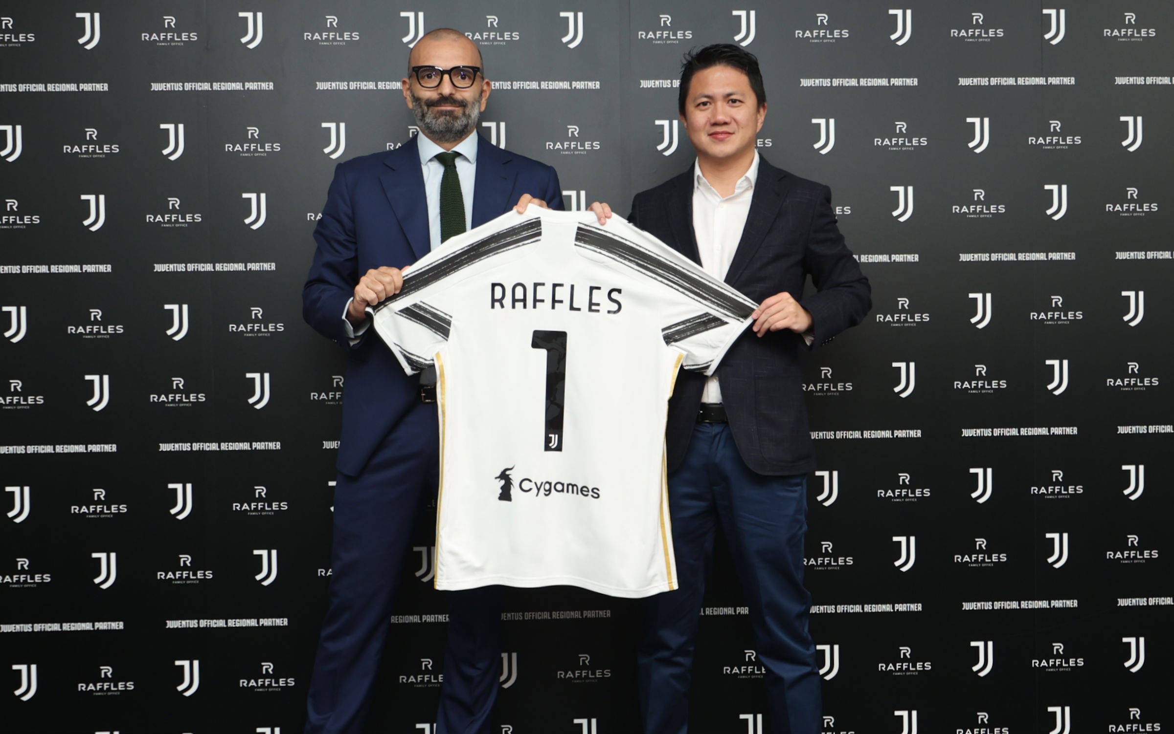 马卡：因负面争议，博阿滕在巴萨进行教练课程时遭球迷批评