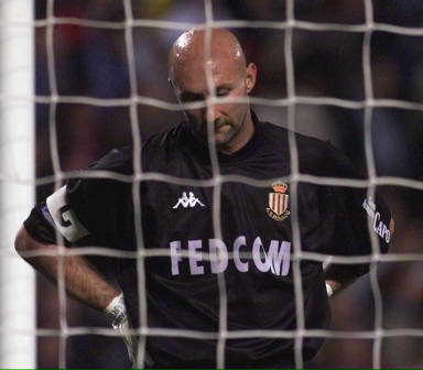 足球巴萨高层称将坚定走年轻化路线