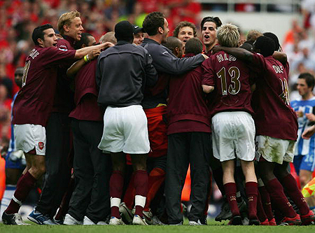 记者：金玟哉因牙齿和肌肉问题将缺席与海登海姆的比赛（因牙齿与肌肉问题，金玟哉无缘对阵海登海姆一战）