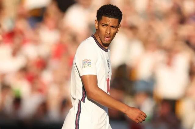 曼联旧将梅开二度：欧冠导演逆袭好戏，20场造17球太犀利（前曼联球员双响：欧冠上演逆袭好戏，20战制造17球火力爆表）