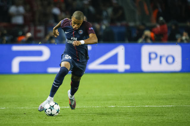 范德芬欧冠长途奔袭一条龙破门当选热刺11月最佳进球，获81%投票背后隐藏的训练秘密！（范德芬欧冠千里走单骑破门夺热刺11月最佳进球，81%高票背后的训练秘籍曝光）