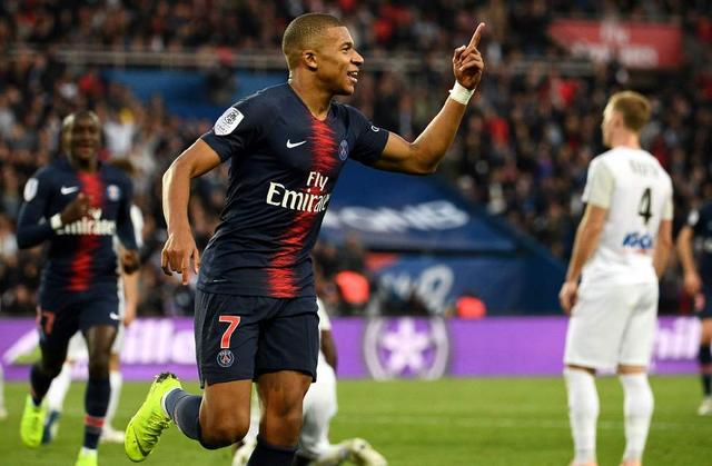 62场，埃梅里成为维拉队史带队英超胜场数第一的主帅（埃梅里执教62场，登顶维拉英超胜场最多主帅）